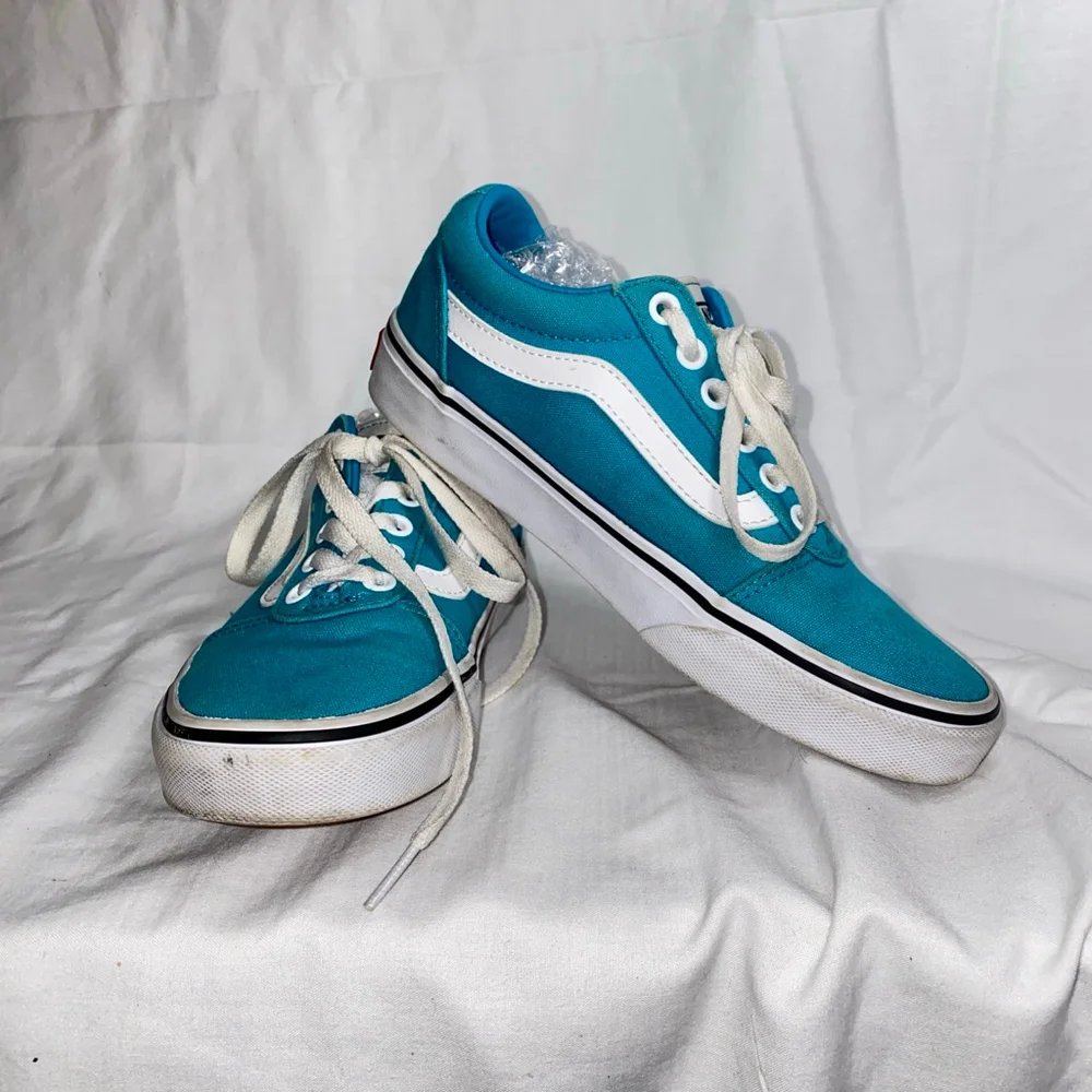 Women's Vans Teal and White Low Top Sneakers Size 6